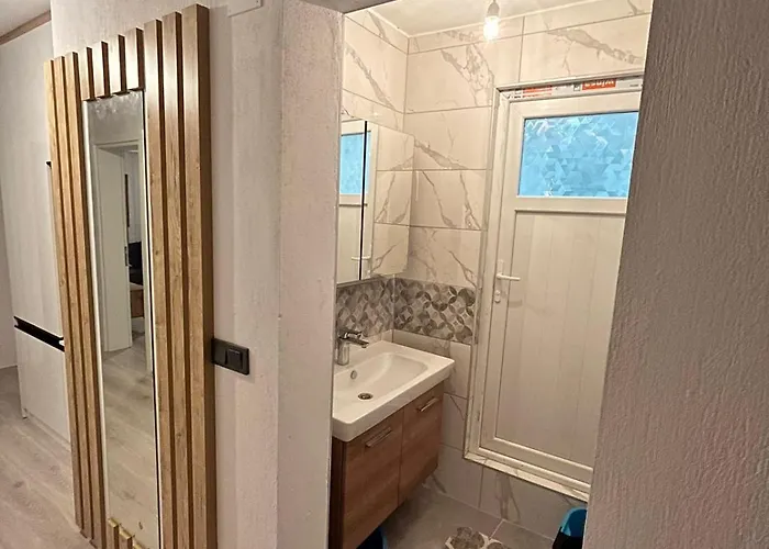 Kirevi - Airport Feriehus